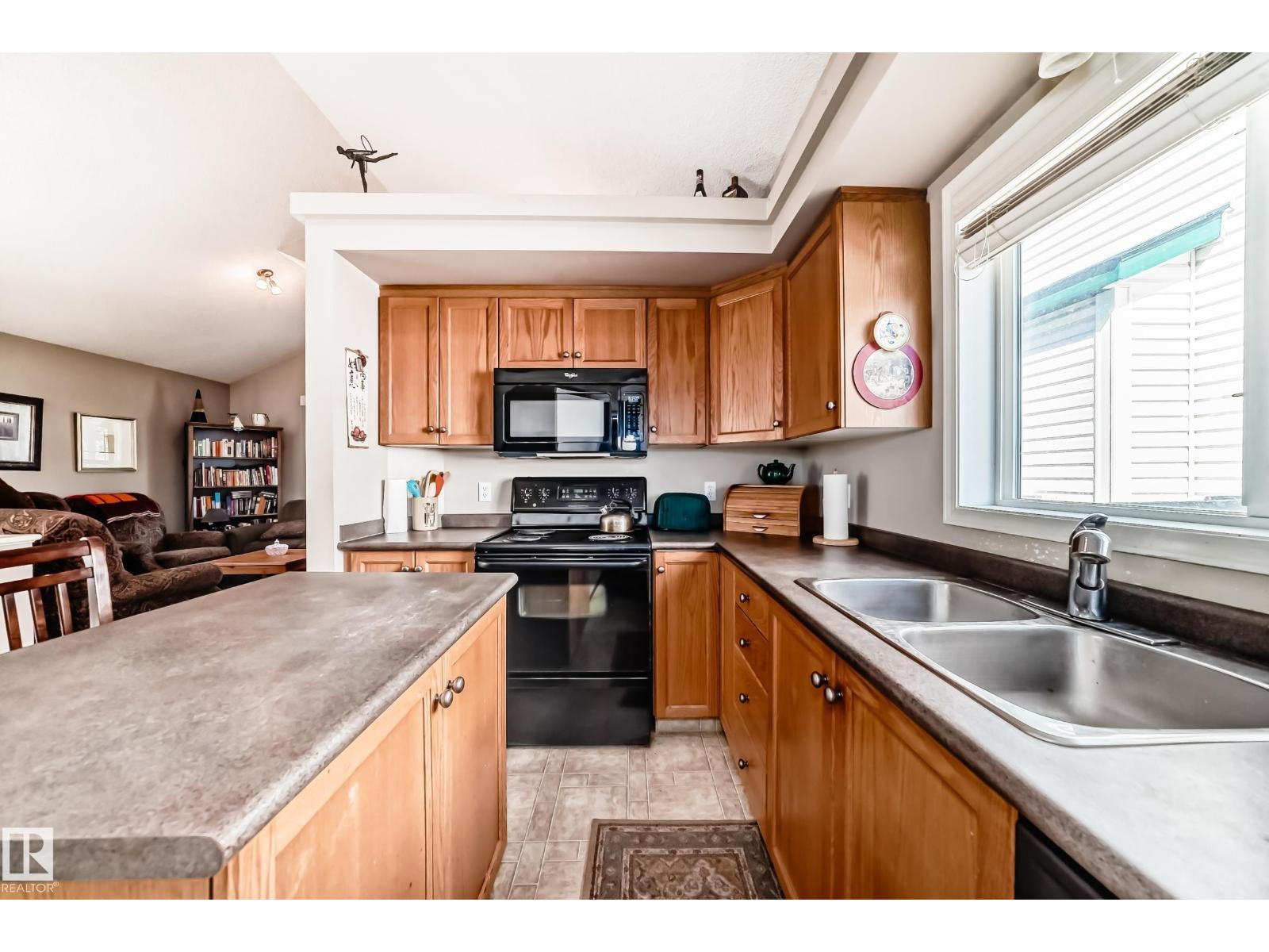 Photo 18 of 14059 151 Av Nw, Edmonton AB