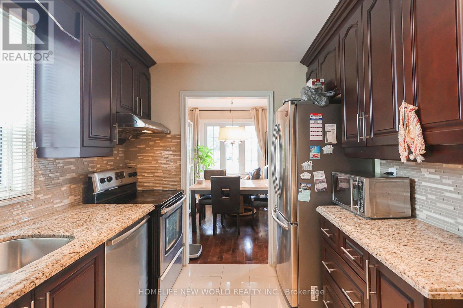 Photo 18 of 34 Greylawn Crescent, Toronto ON