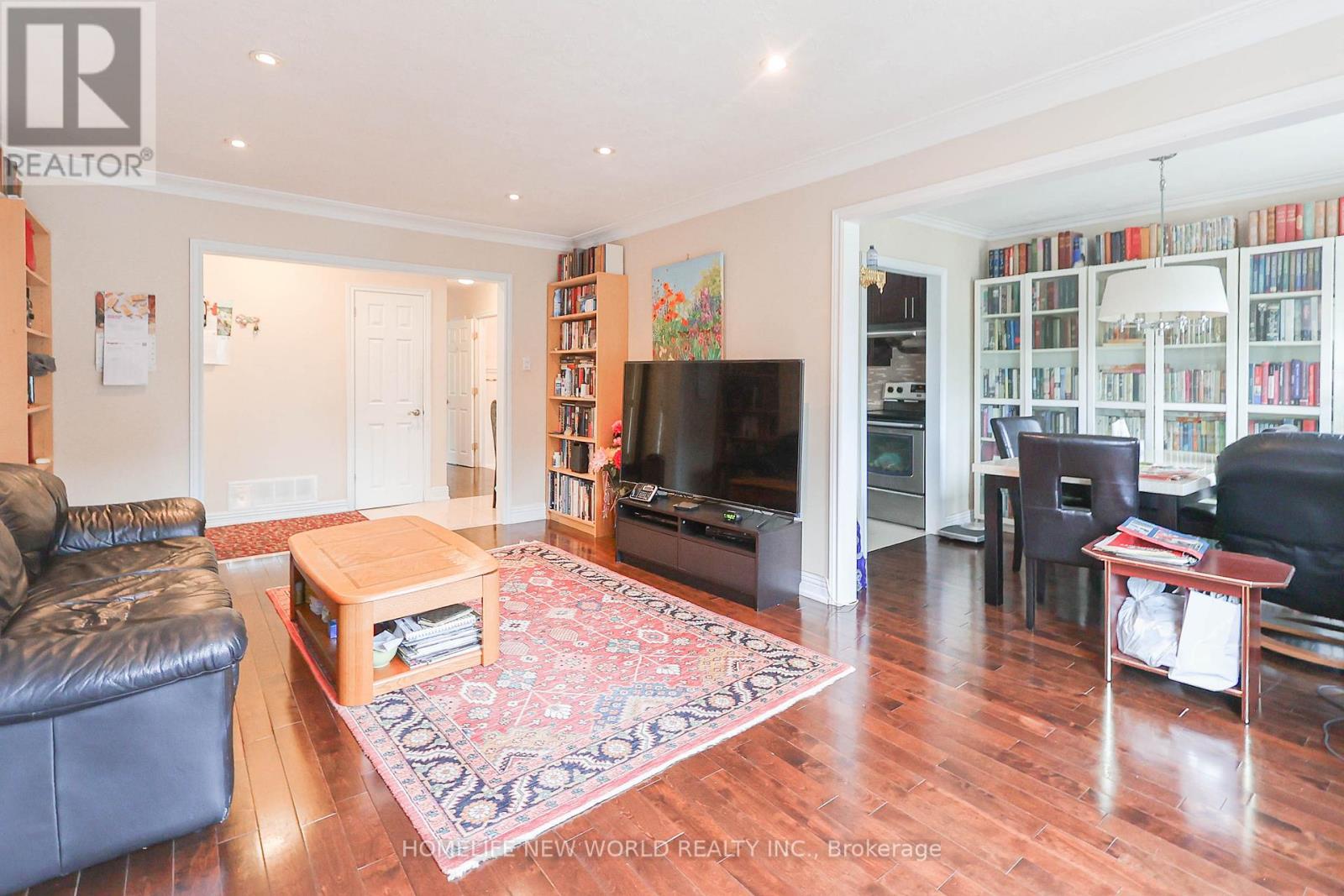 Photo 14 of 34 Greylawn Crescent, Toronto ON