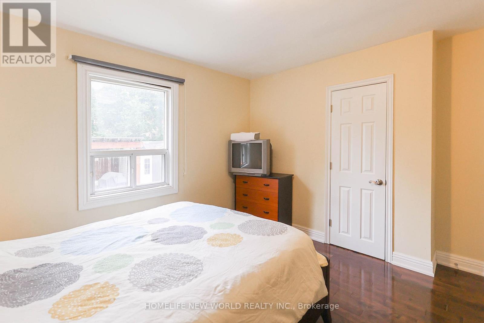 Photo 23 of 34 Greylawn Crescent, Toronto ON