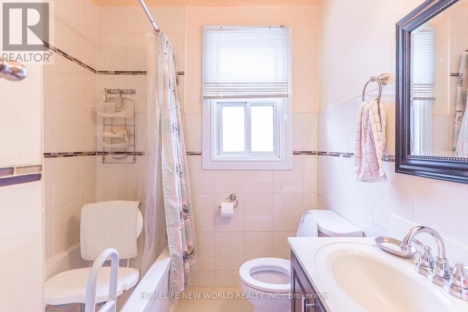 Photo 30 of 34 Greylawn Crescent, Toronto ON