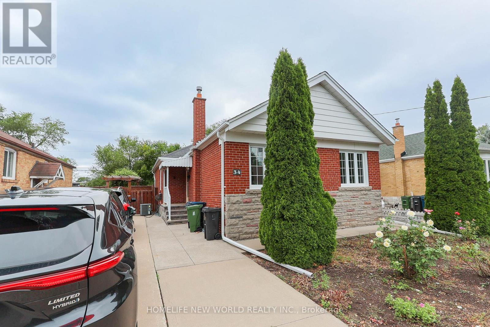 Photo 4 of 34 Greylawn Crescent, Toronto ON