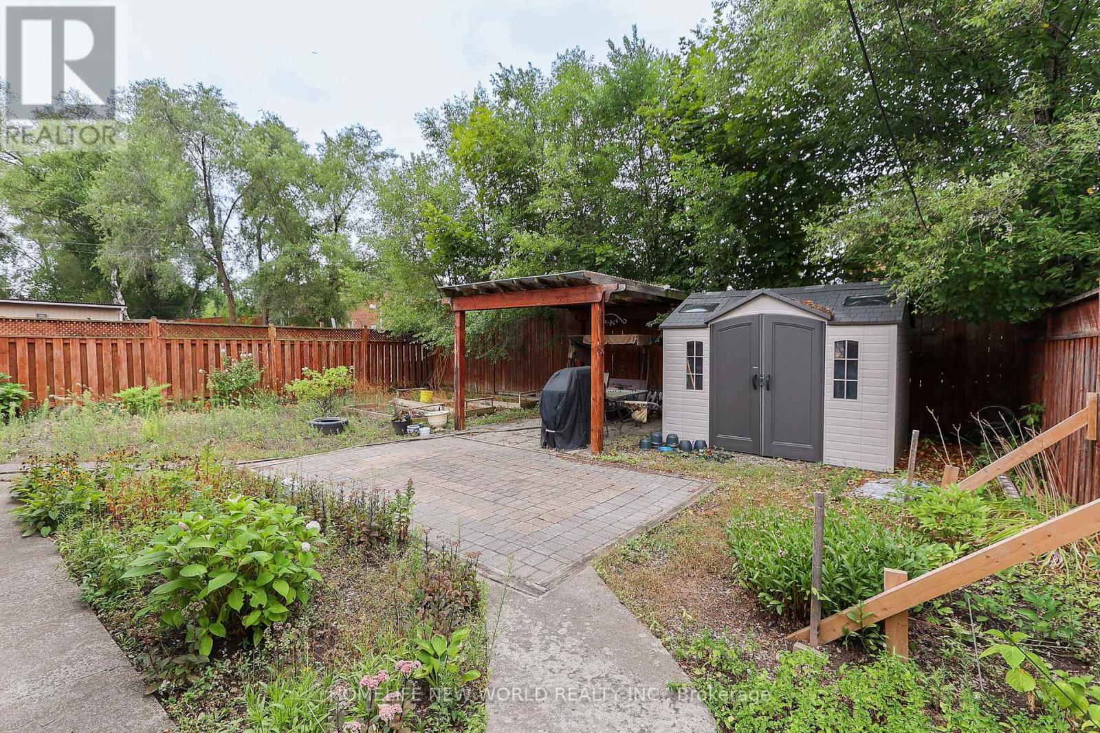 Photo 8 of 34 Greylawn Crescent, Toronto ON