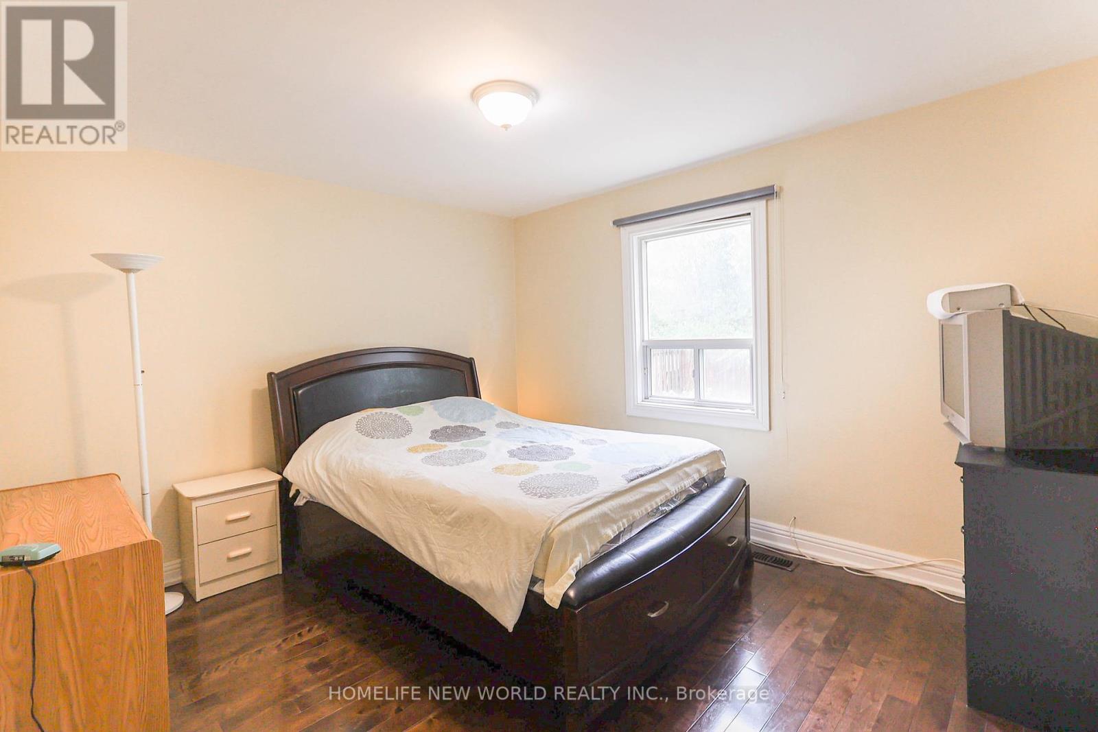 Photo 20 of 34 Greylawn Crescent, Toronto ON