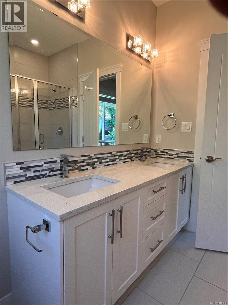 Photo 25 of 3584 Holland Ave, Cobble Hill BC