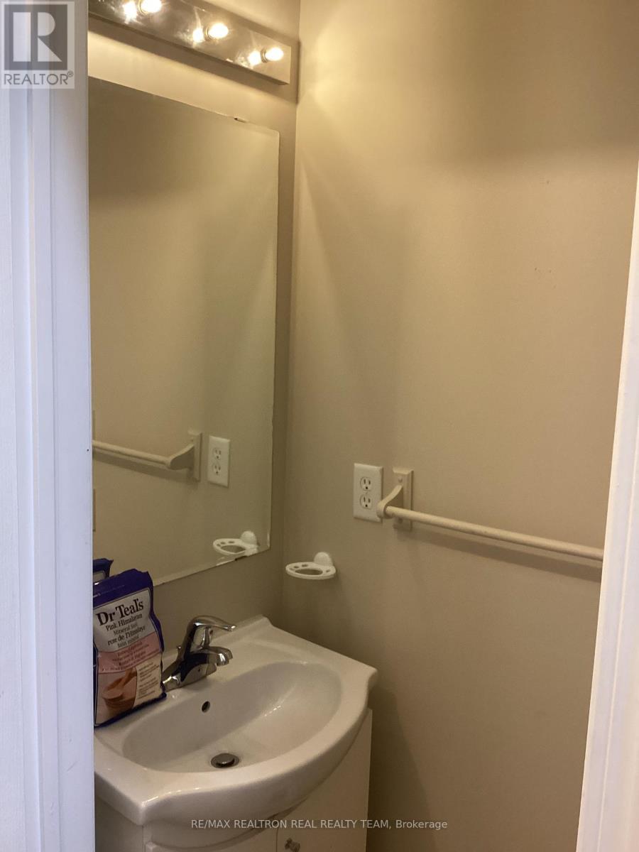 Photo 11 of 2 29 Ecopark Gate, Toronto ON