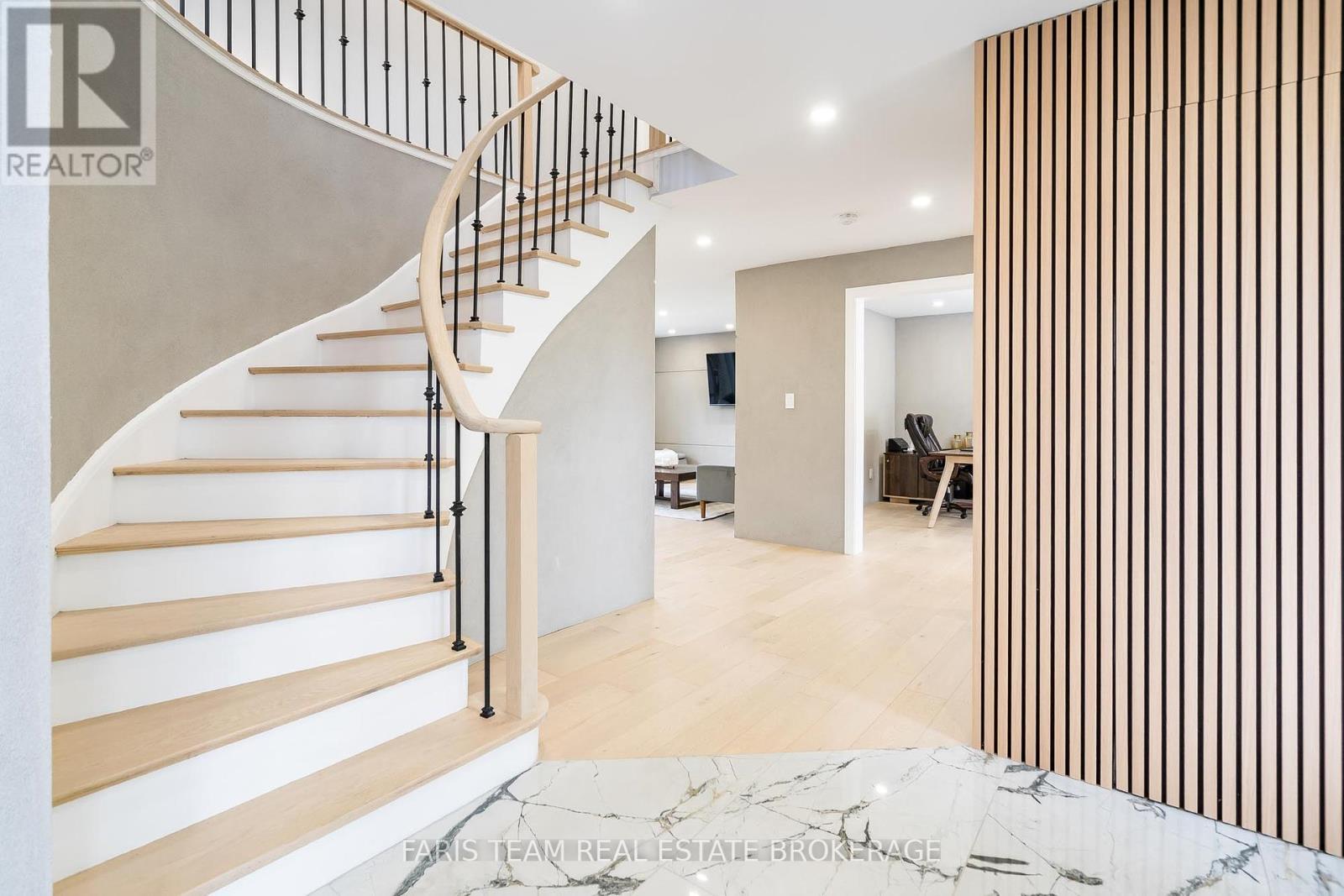 Photo 4 of 7 Golfview Boulevard, Bradford West Gwillimbury ON