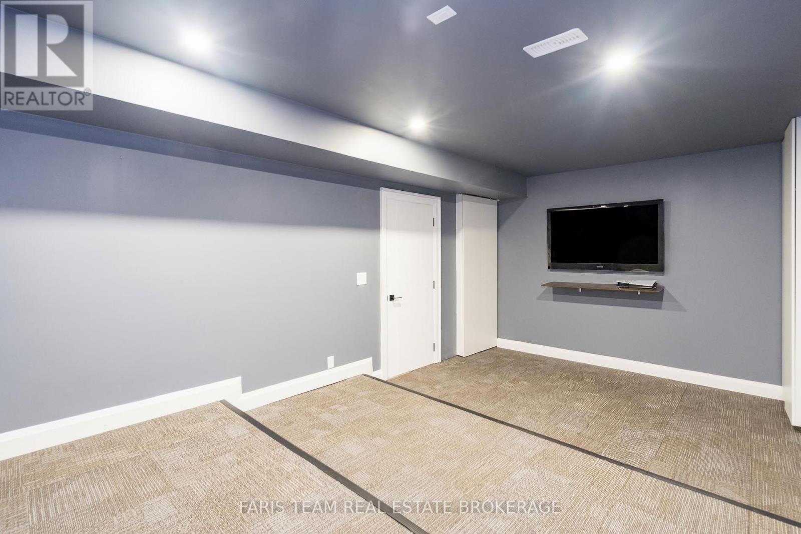 Photo 39 of 7 Golfview Boulevard, Bradford West Gwillimbury ON