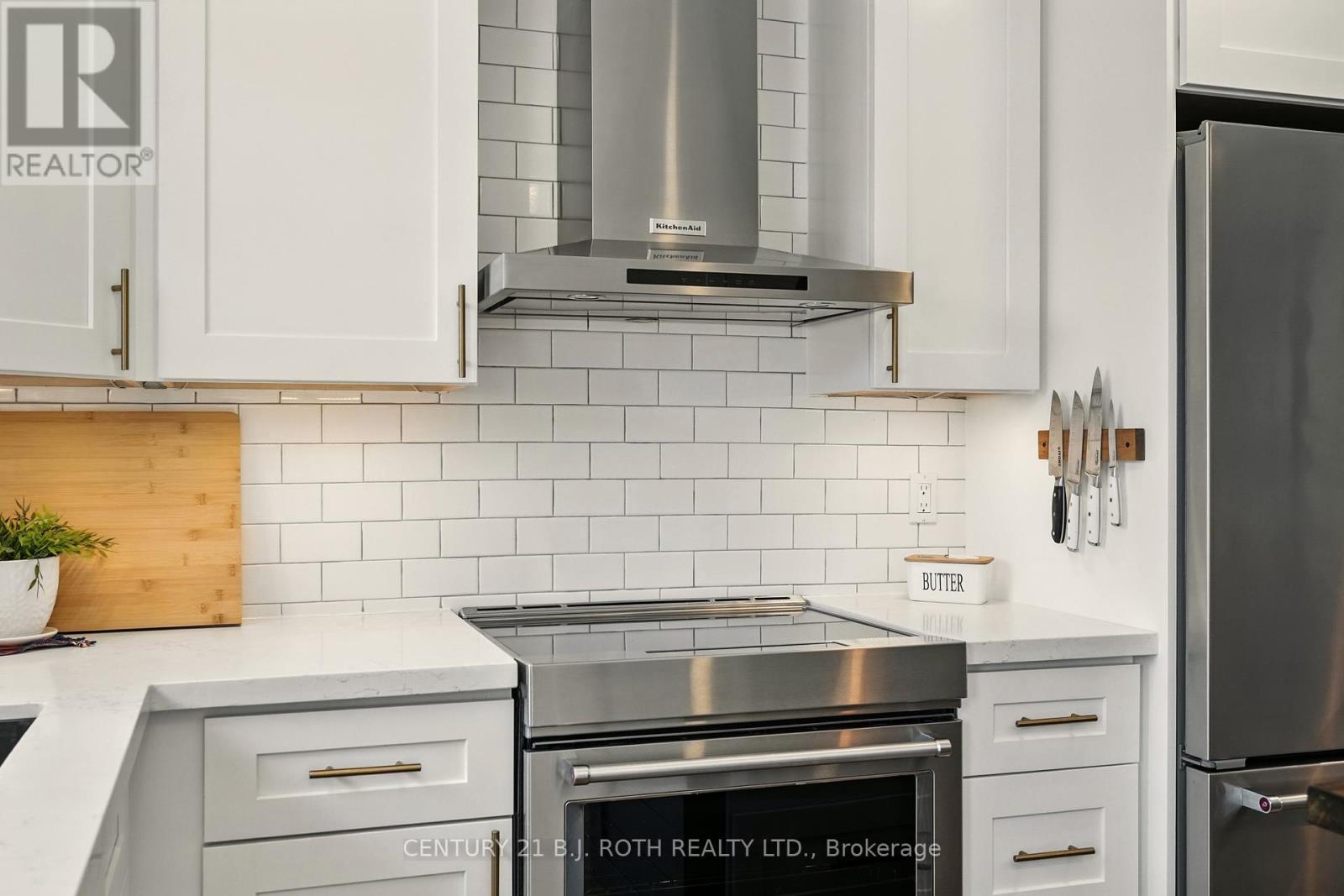 Photo 18 of 55 Holly Meadow Road, Barrie ON
