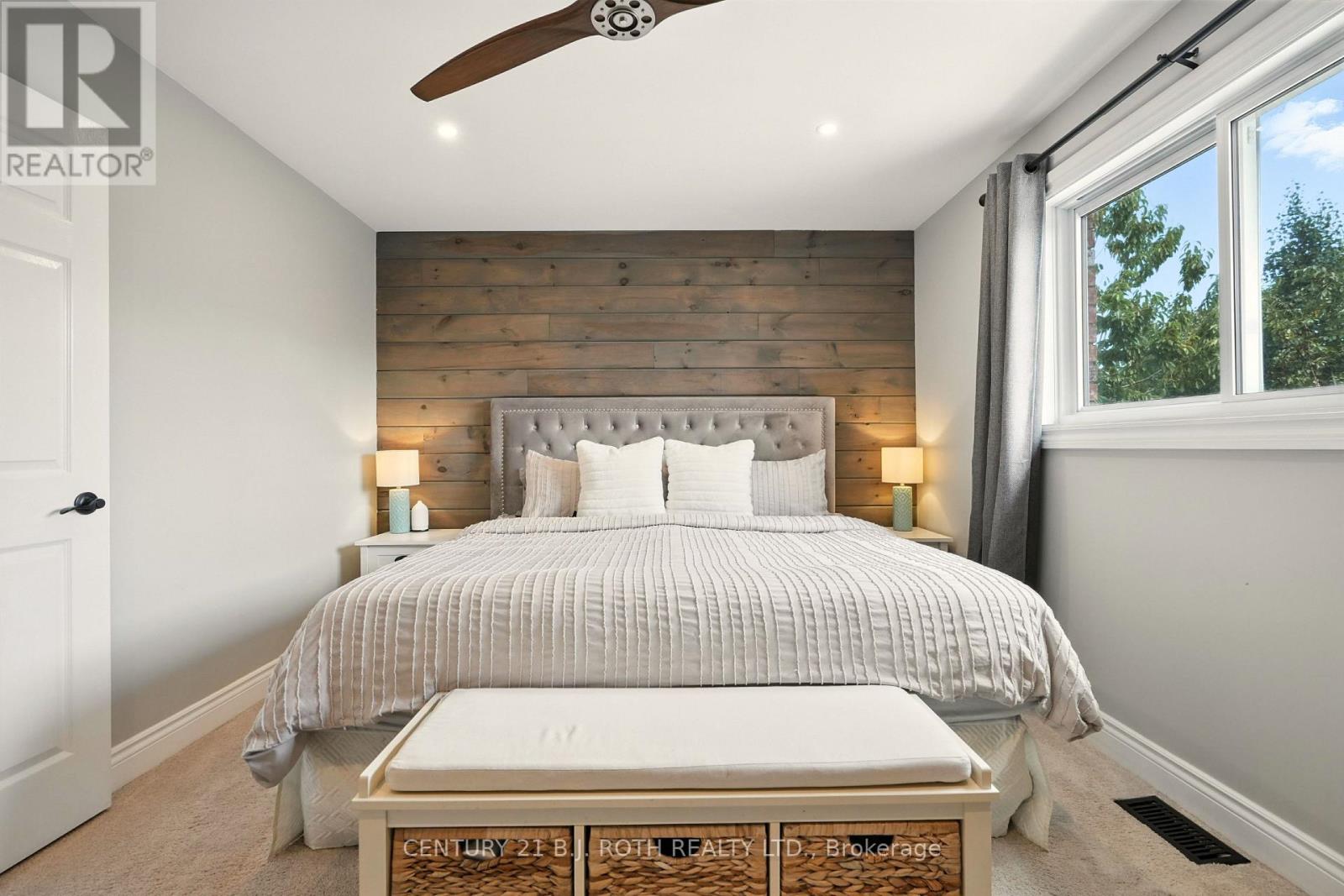 Photo 21 of 55 Holly Meadow Road, Barrie ON