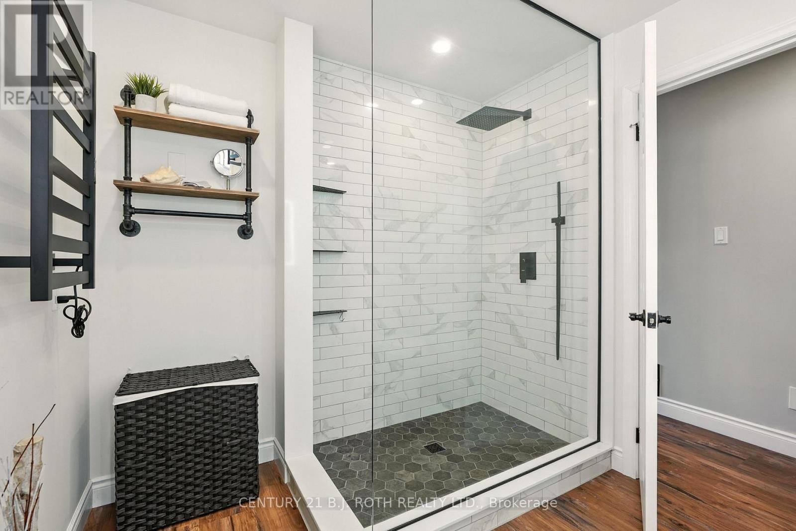 Photo 23 of 55 Holly Meadow Road, Barrie ON