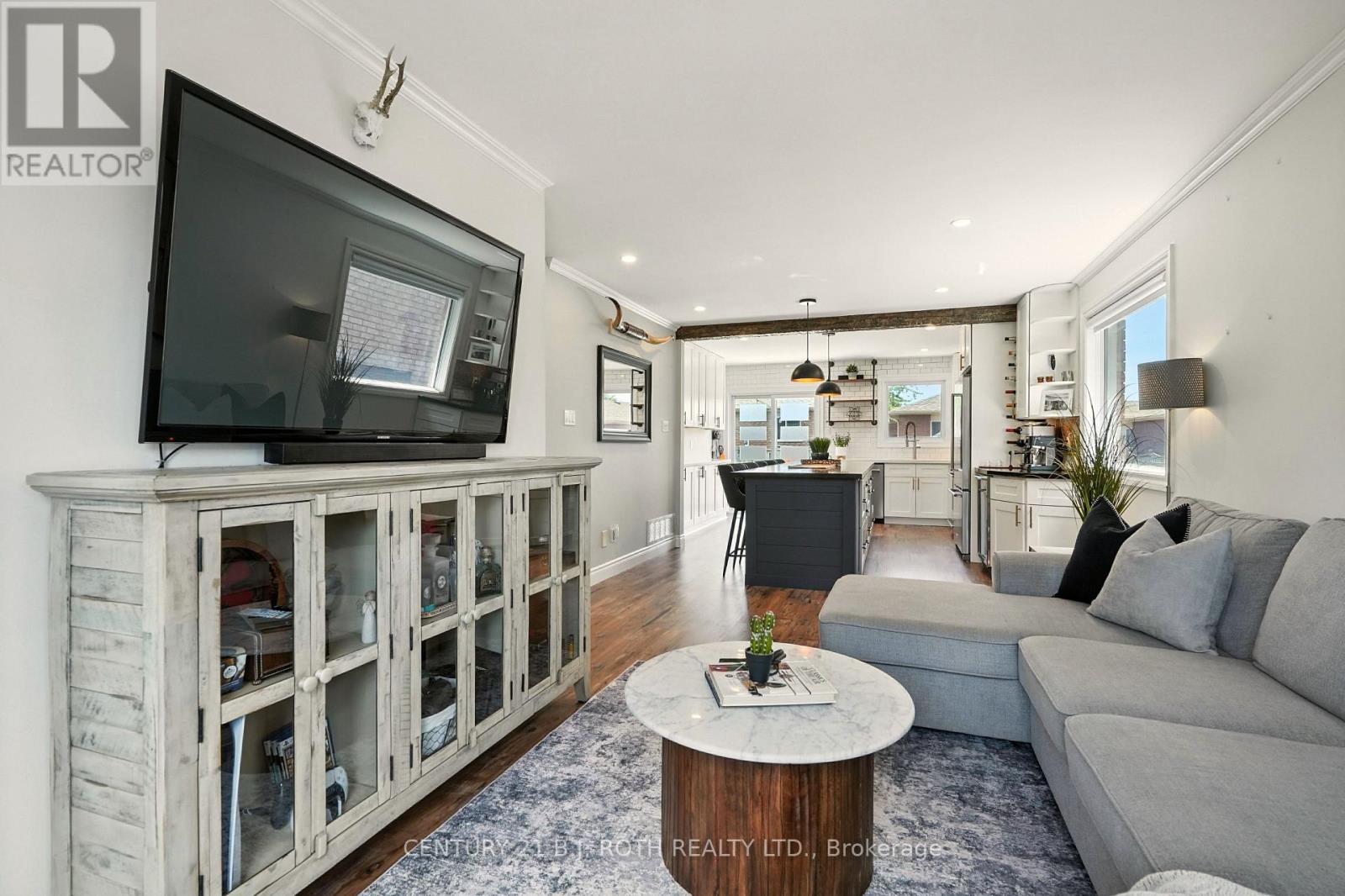 Photo 10 of 55 Holly Meadow Road, Barrie ON