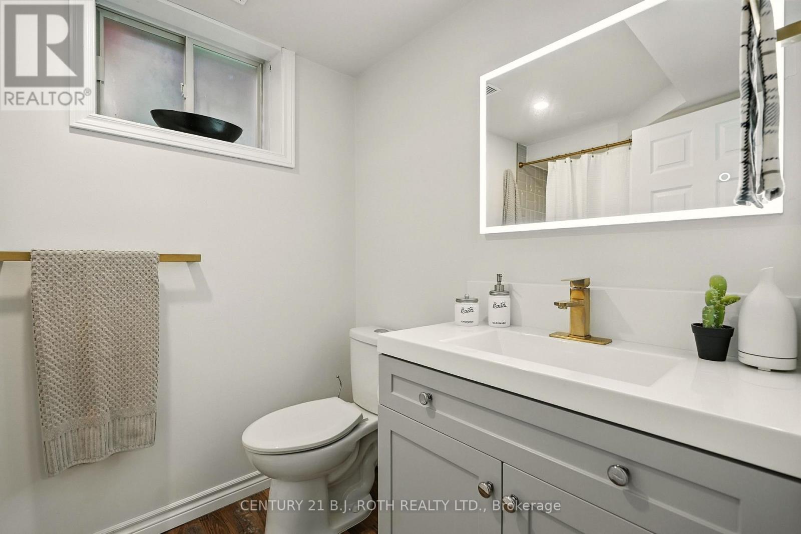 Photo 32 of 55 Holly Meadow Road, Barrie ON