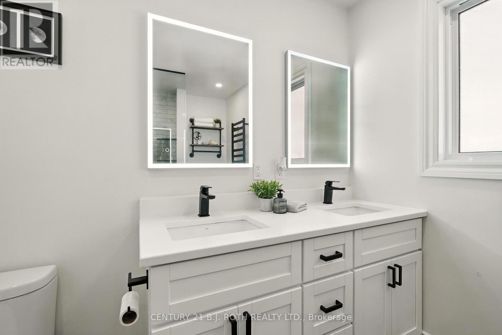 Photo 19 of 55 Holly Meadow Road, Barrie ON