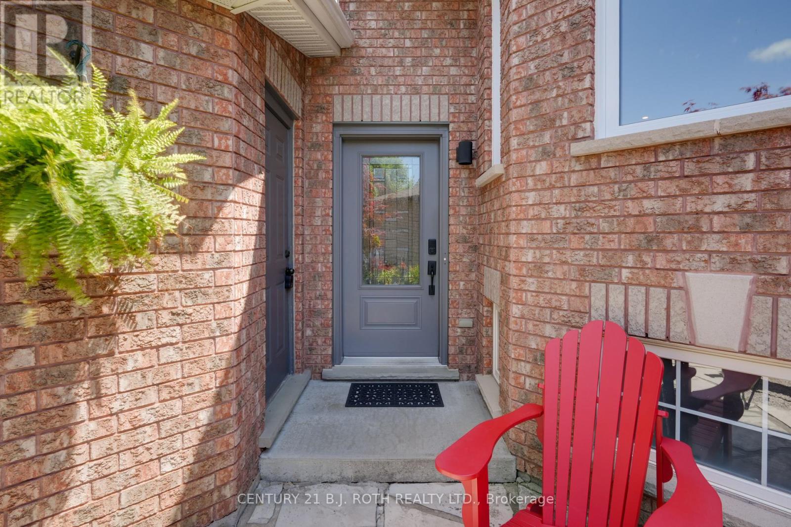 Photo 5 of 55 Holly Meadow Road, Barrie ON