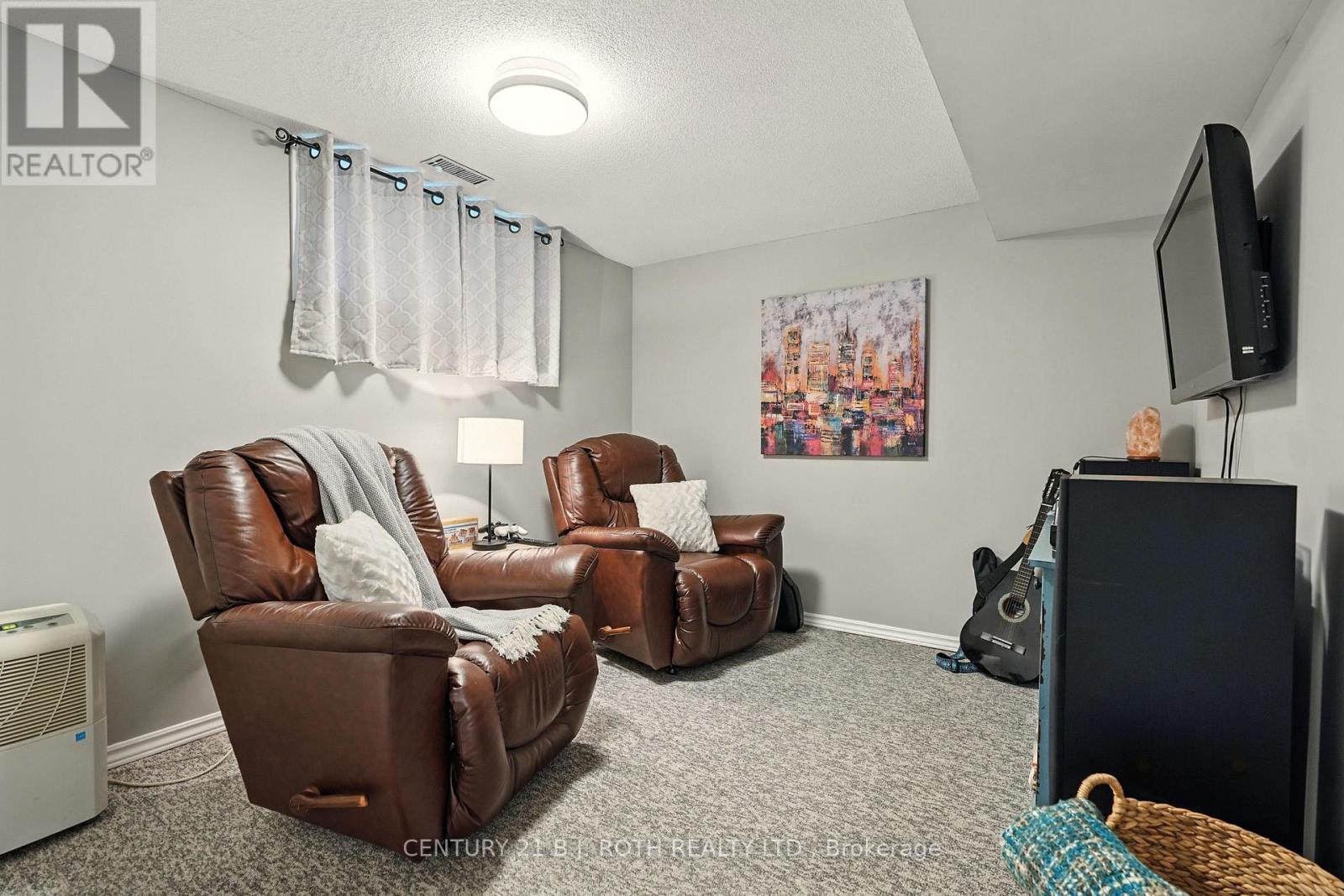 Photo 34 of 55 Holly Meadow Road, Barrie ON
