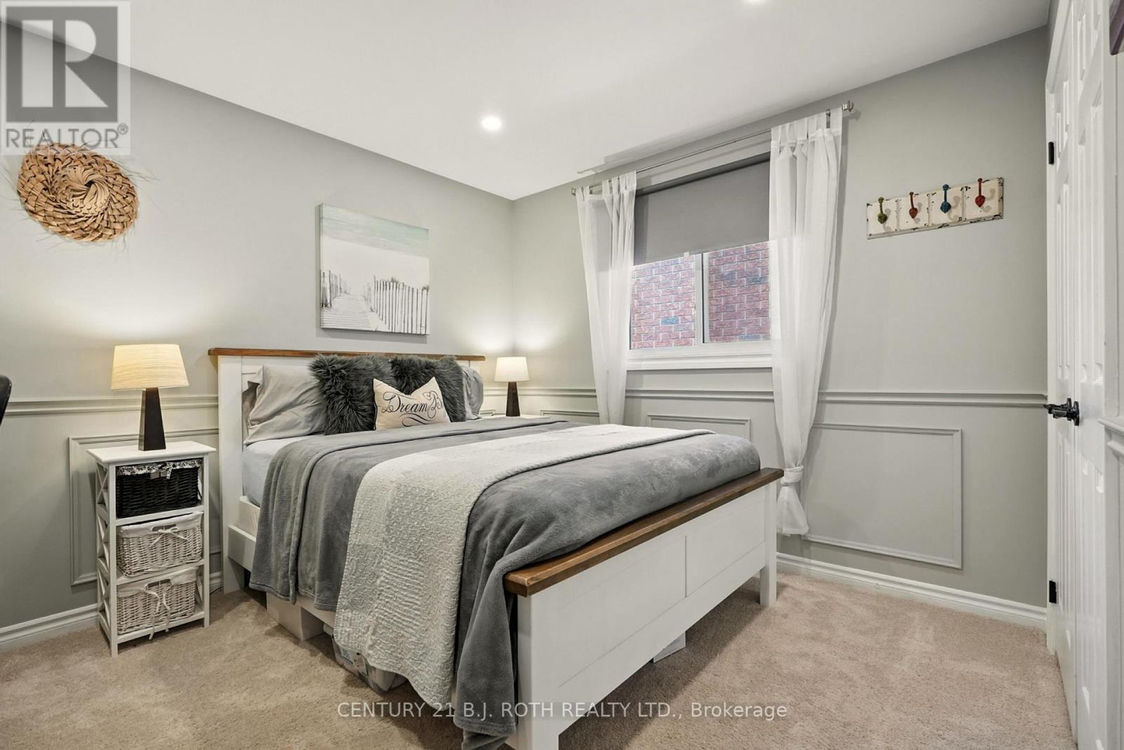 Photo 25 of 55 Holly Meadow Road, Barrie ON