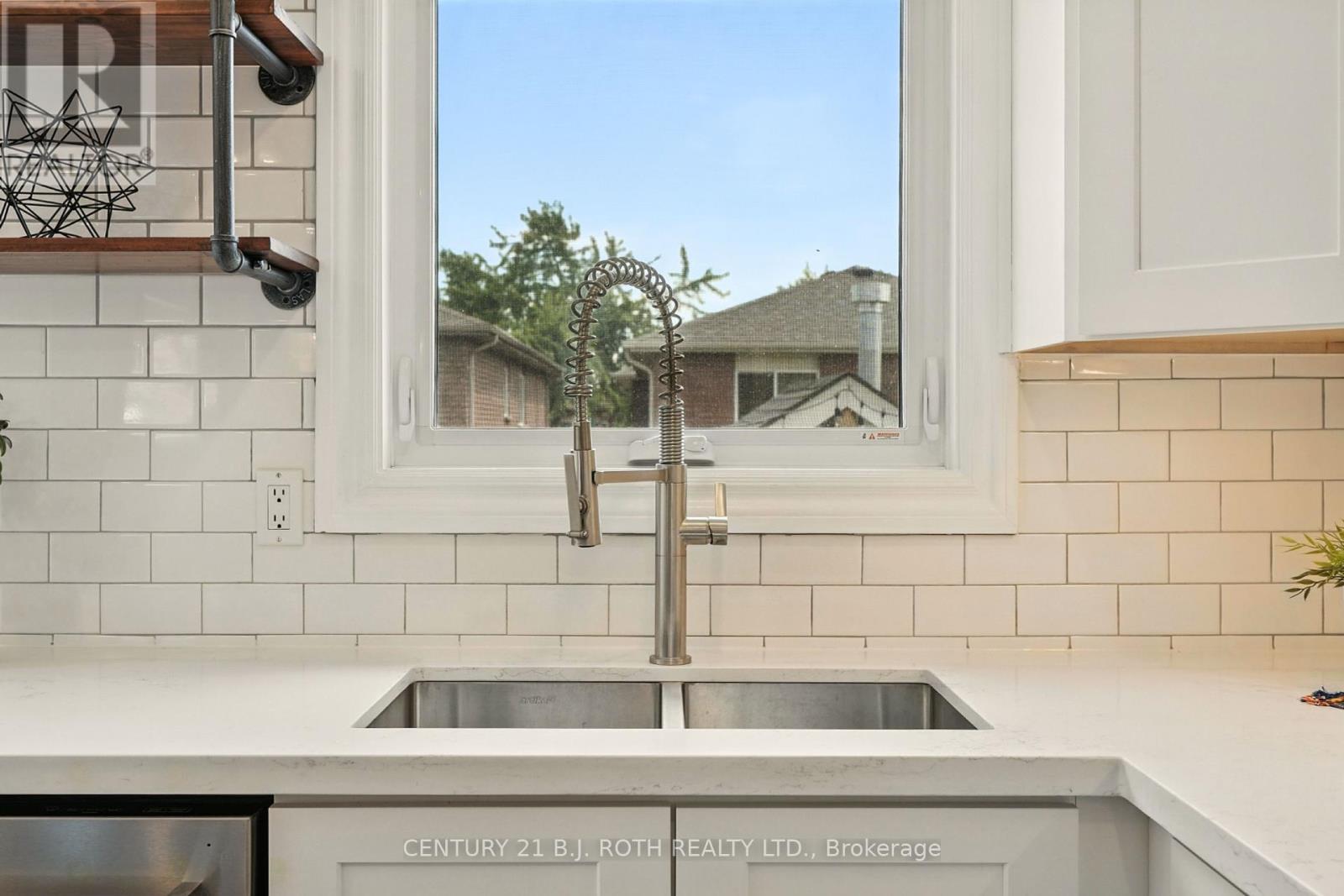 Photo 17 of 55 Holly Meadow Road, Barrie ON