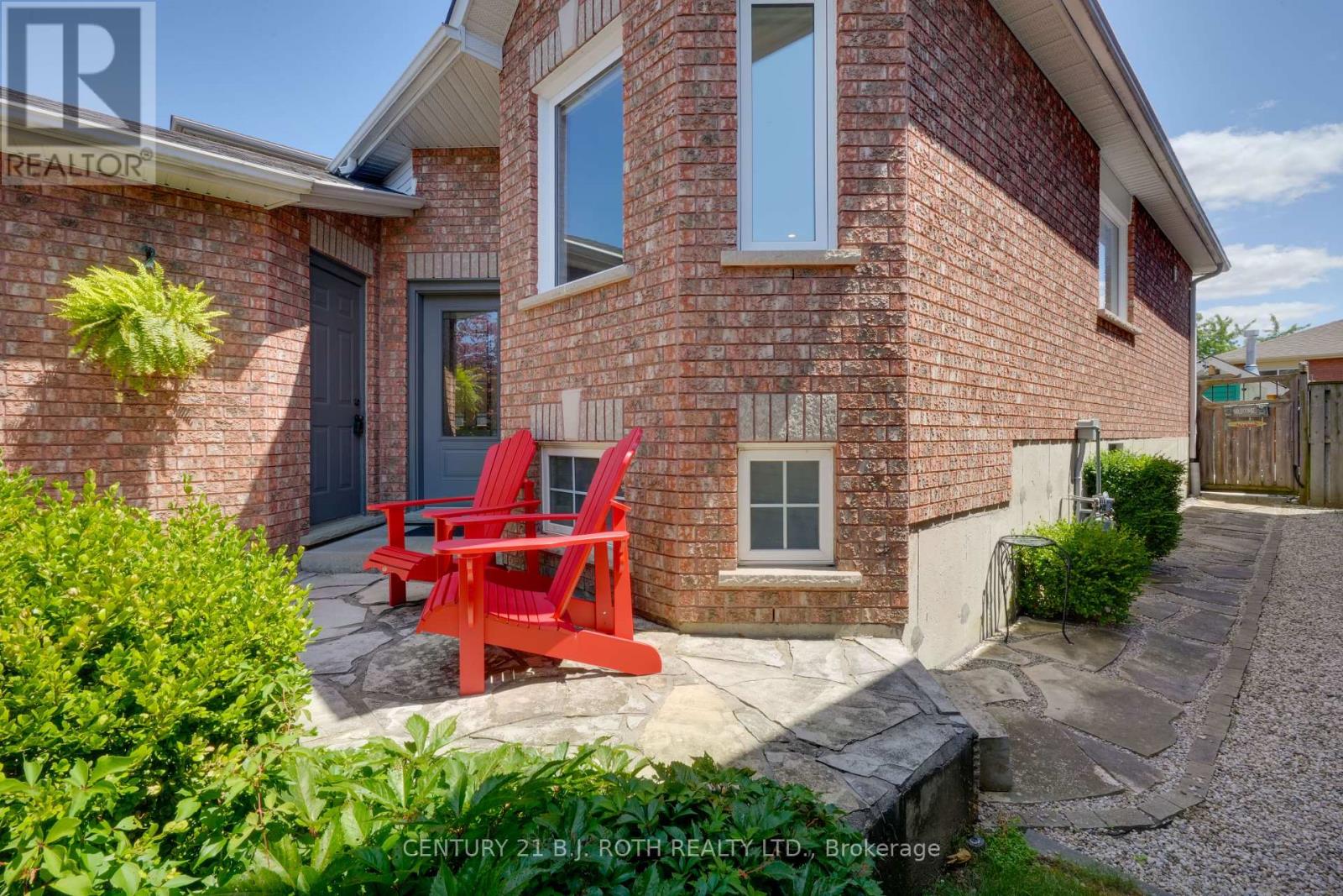 Photo 6 of 55 Holly Meadow Road, Barrie ON