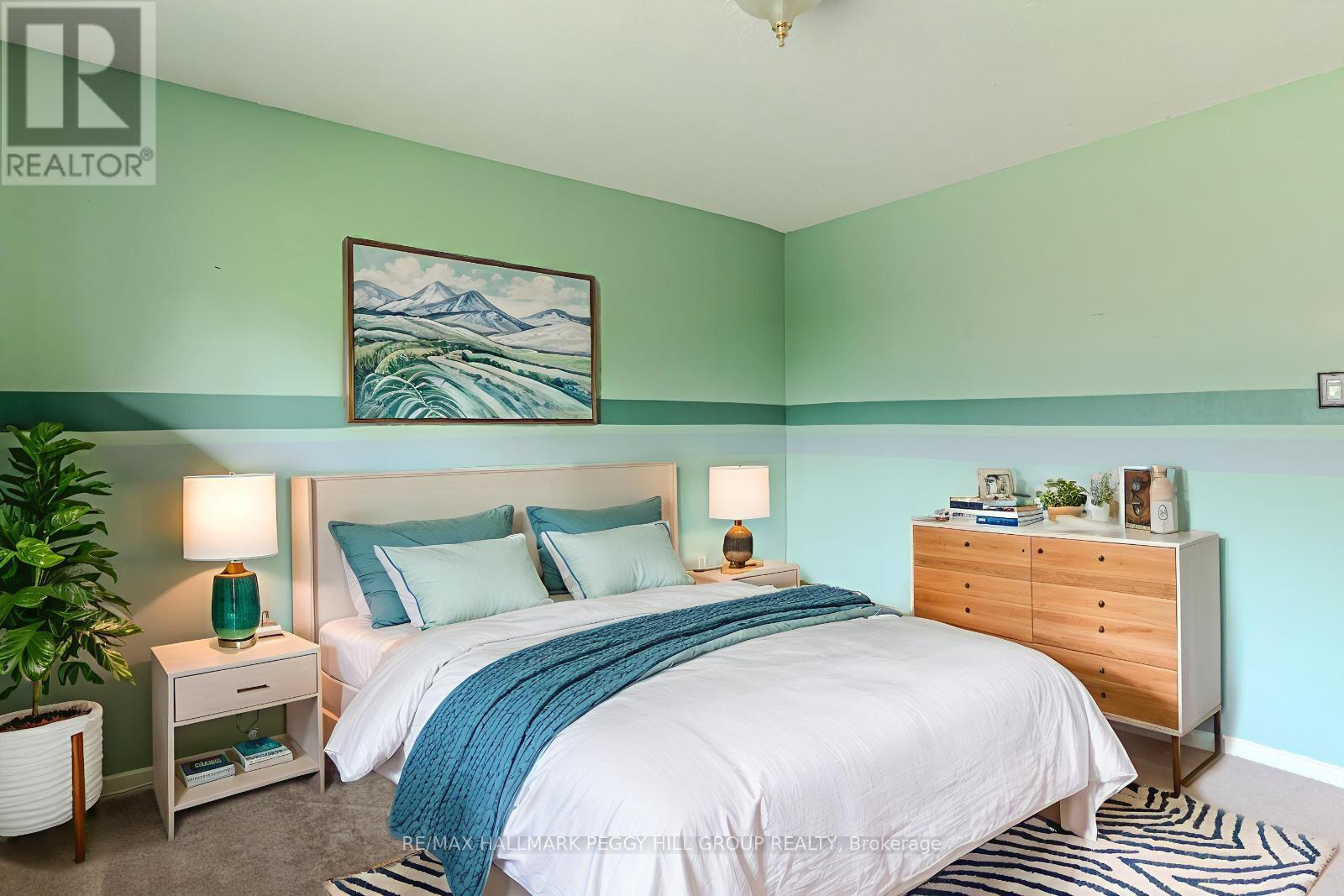 Photo 10 of 21 Autumn Lane, Barrie ON
