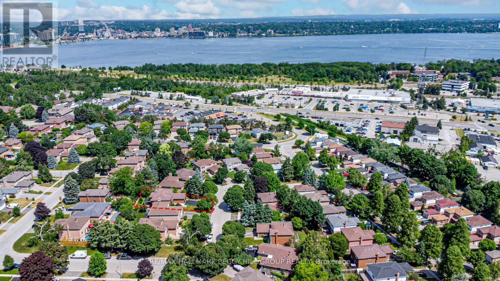 Photo 15 of 21 Autumn Lane, Barrie ON