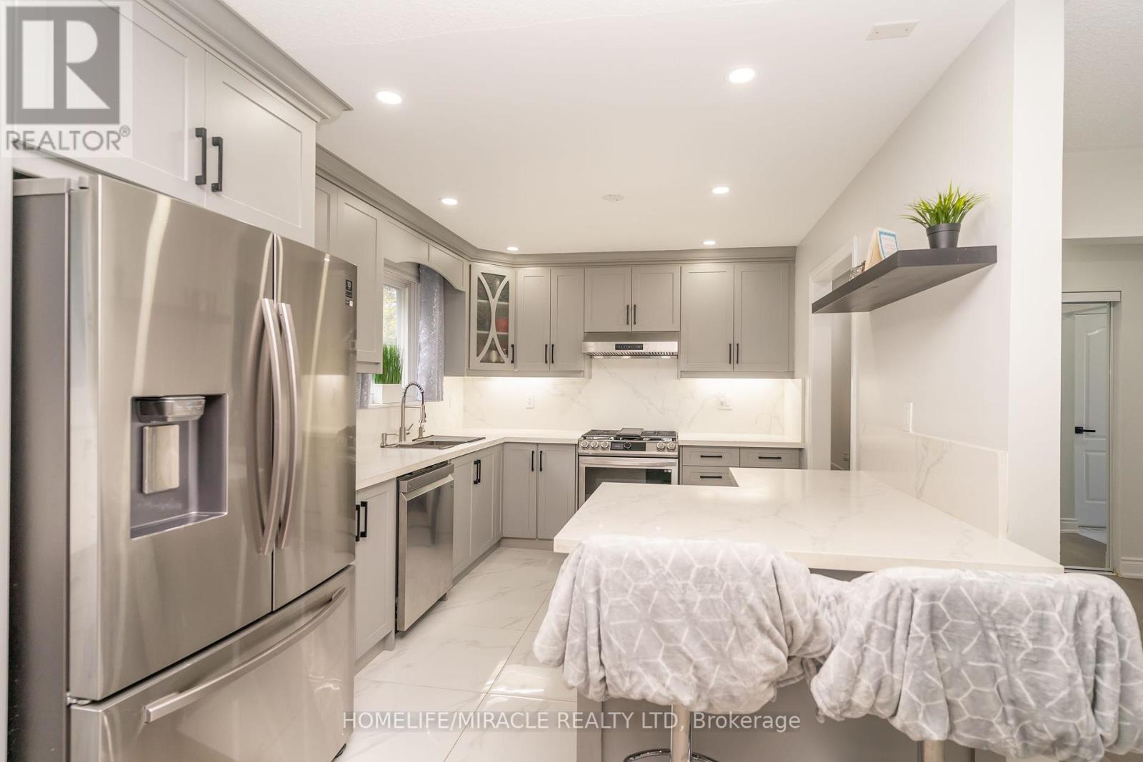 Photo 13 of 5 Finsbury Drive, Brampton ON