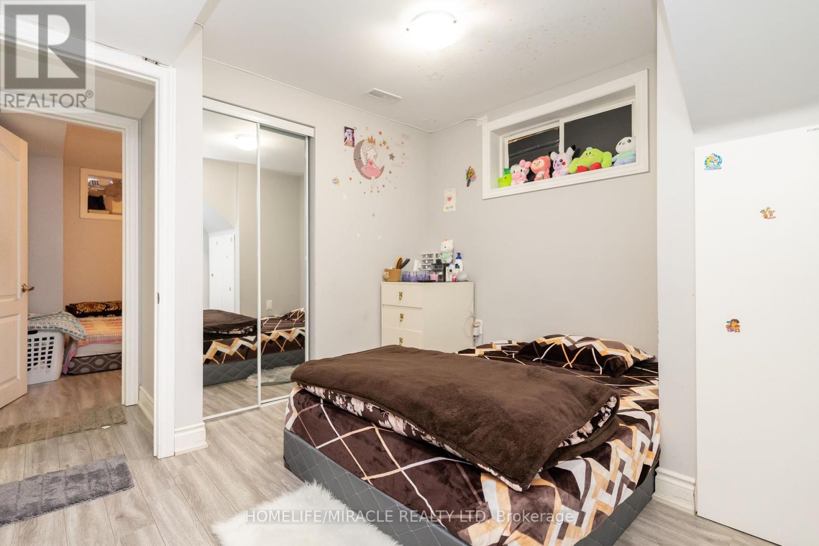 Photo 36 of 5 Finsbury Drive, Brampton ON