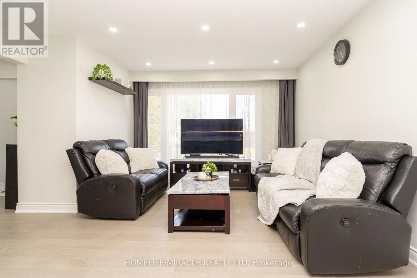 Photo 8 of 5 Finsbury Drive, Brampton ON