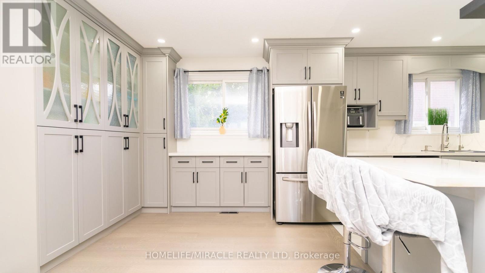 Photo 10 of 5 Finsbury Drive, Brampton ON