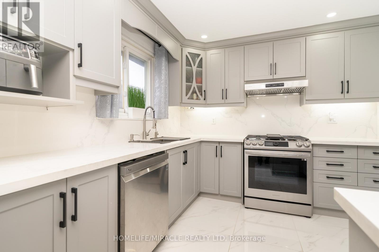 Photo 14 of 5 Finsbury Drive, Brampton ON