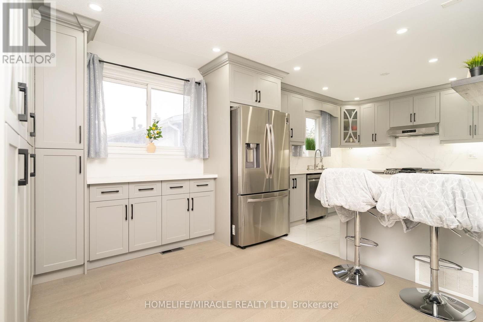 Photo 11 of 5 Finsbury Drive, Brampton ON