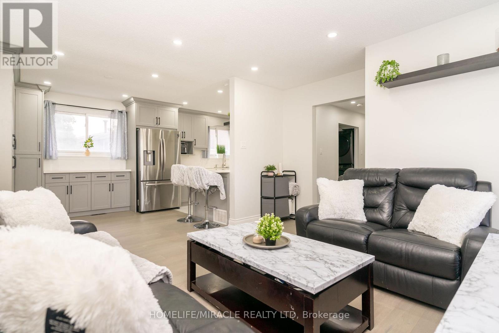 Photo 9 of 5 Finsbury Drive, Brampton ON