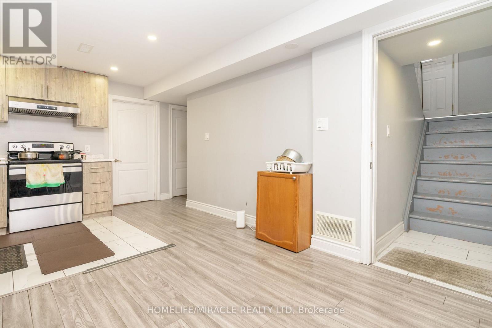 Photo 27 of 5 Finsbury Drive, Brampton ON