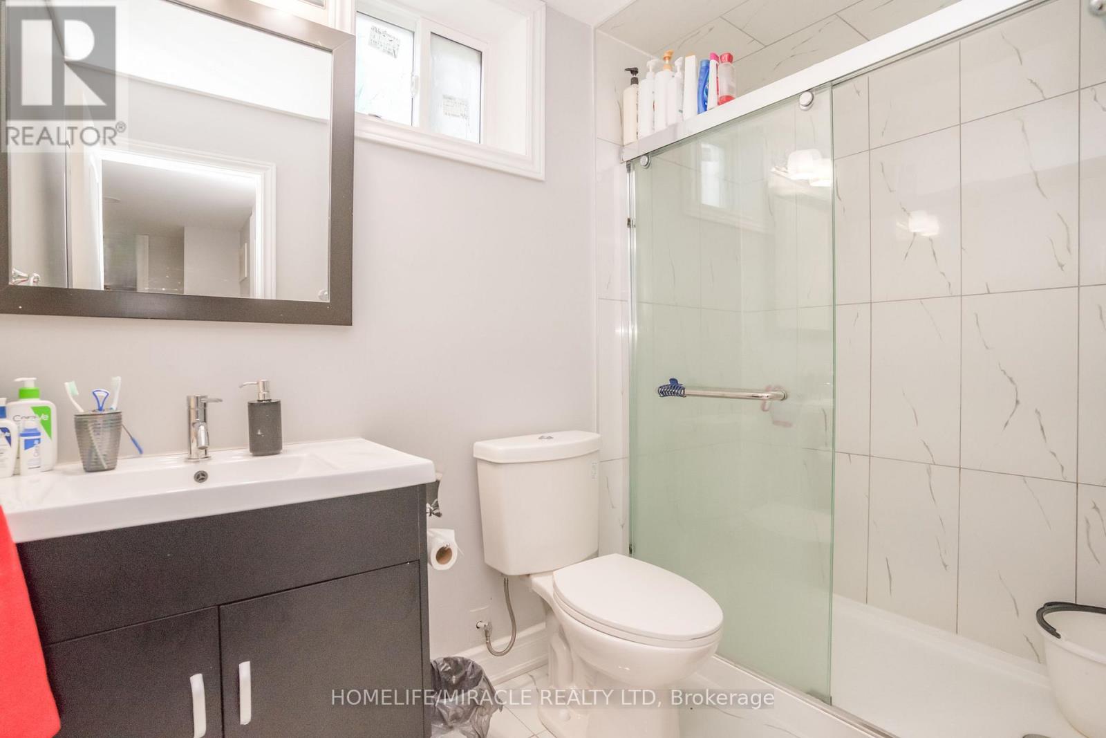 Photo 34 of 5 Finsbury Drive, Brampton ON