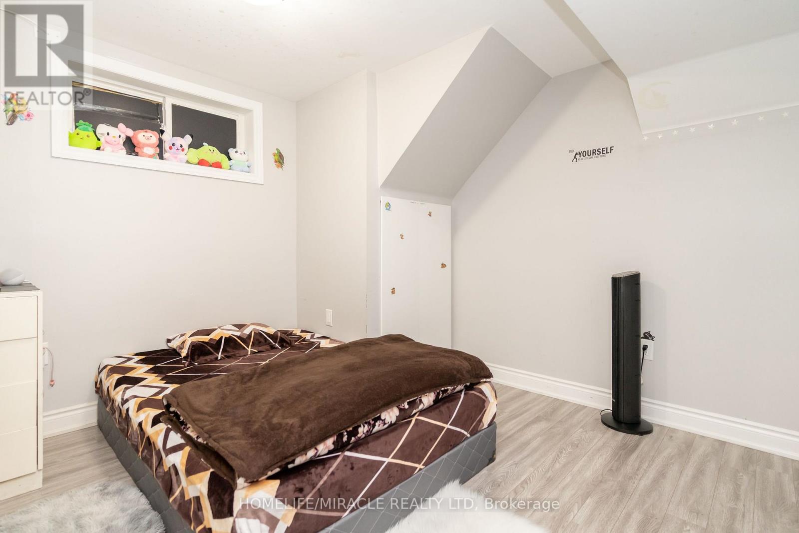 Photo 35 of 5 Finsbury Drive, Brampton ON
