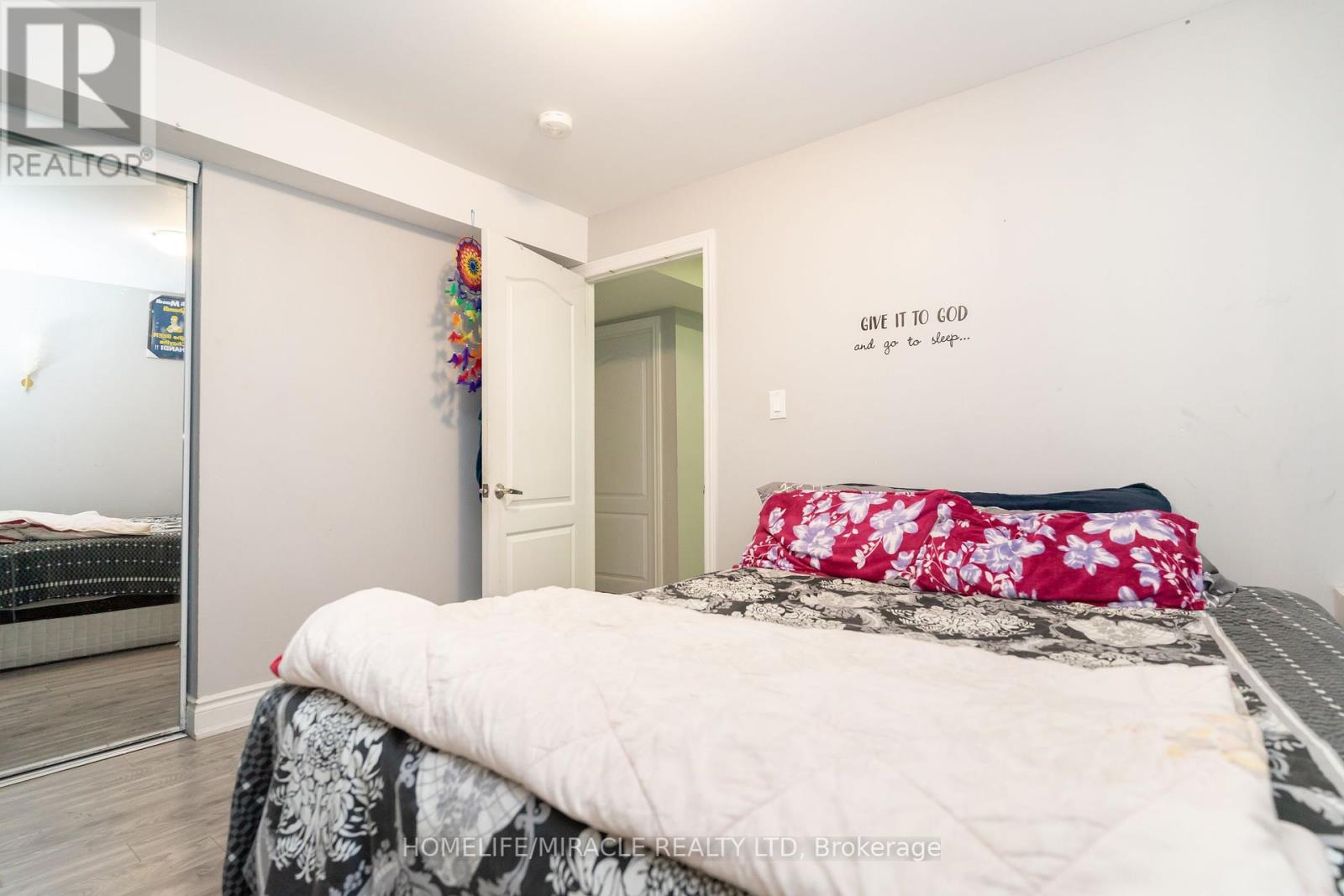 Photo 31 of 5 Finsbury Drive, Brampton ON