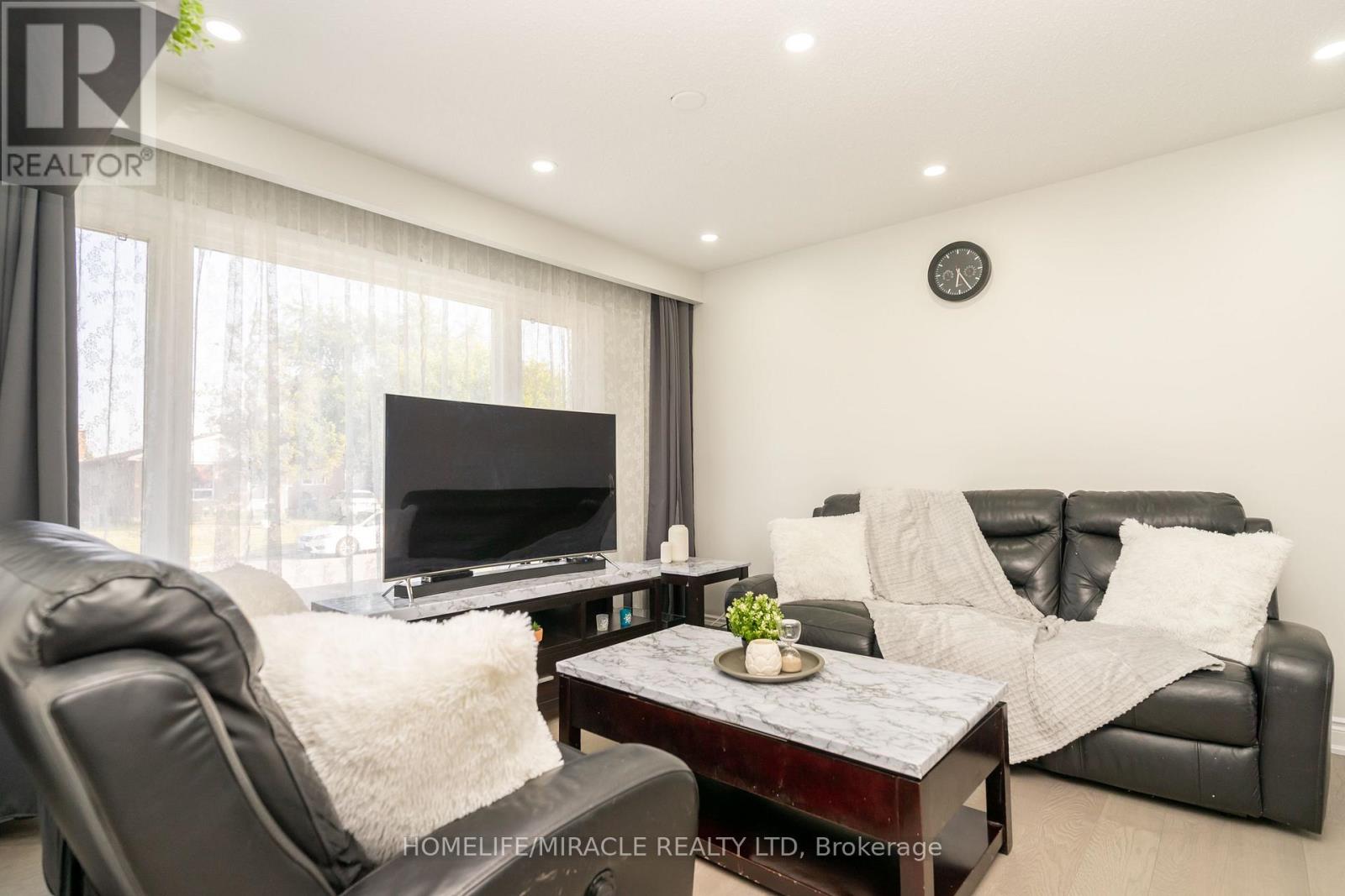 Photo 7 of 5 Finsbury Drive, Brampton ON
