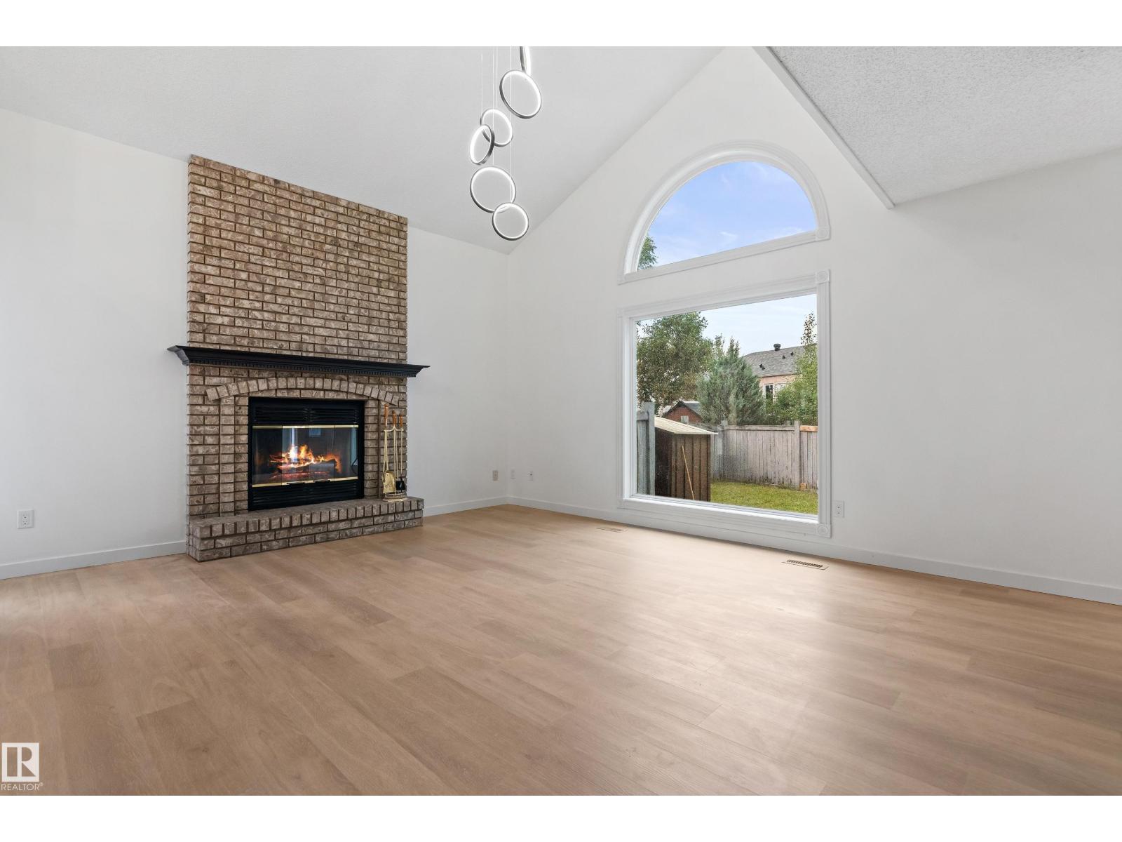 Photo 10 of 18908 58 Av Nw, Edmonton AB