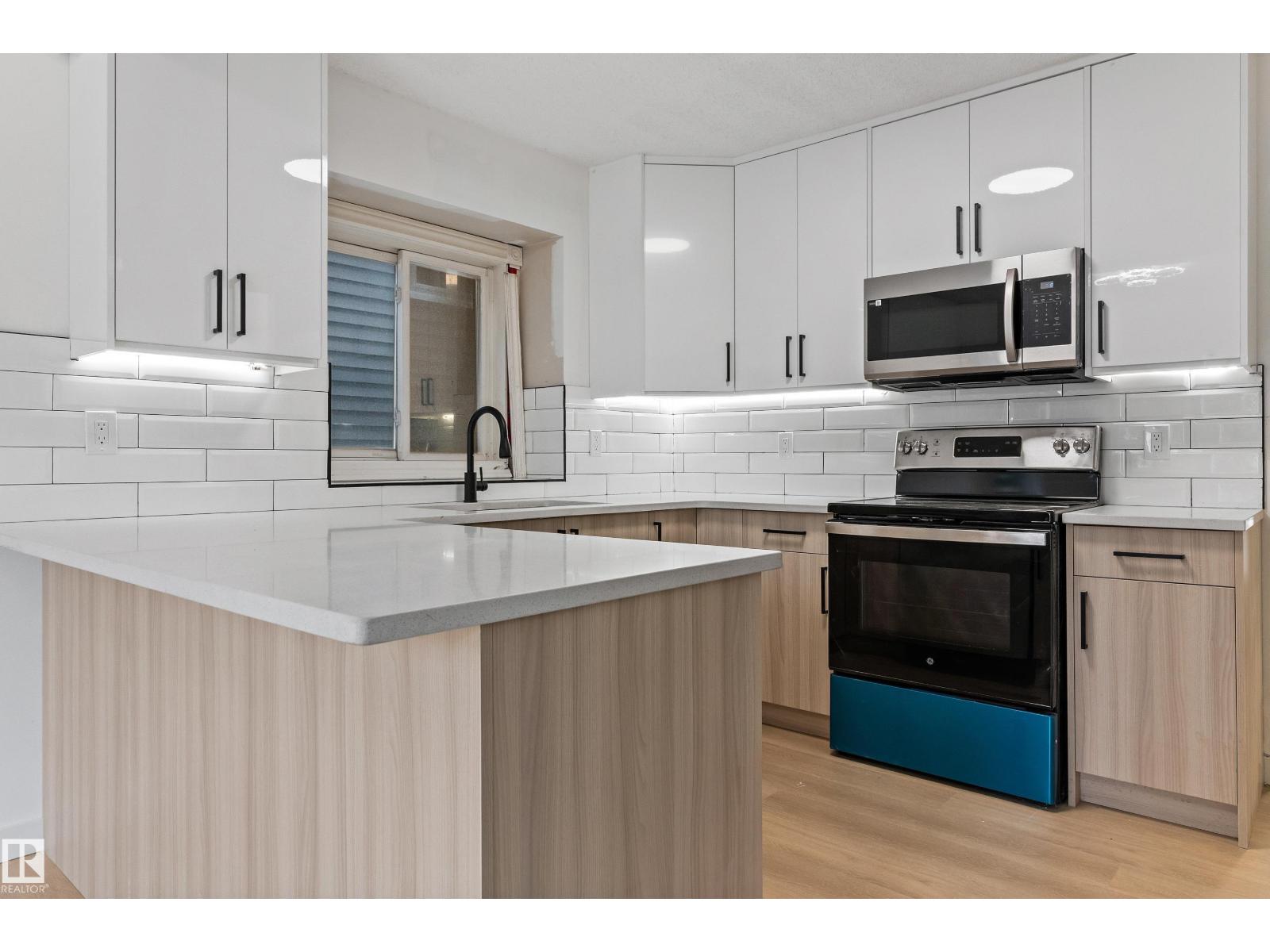 Photo 18 of 18908 58 Av Nw, Edmonton AB