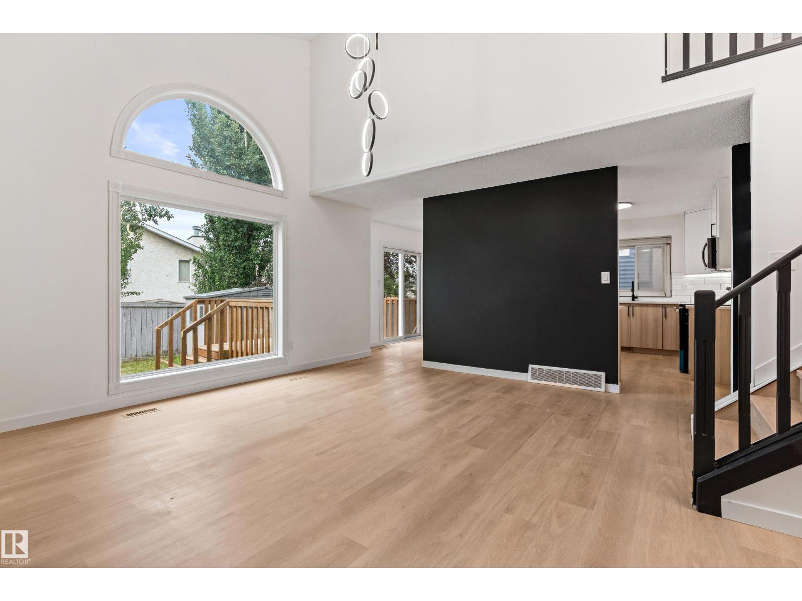 Photo 14 of 18908 58 Av Nw, Edmonton AB