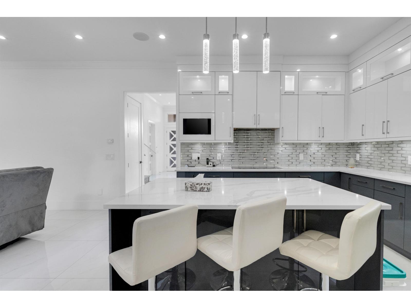 Photo 12 of 14231 70 A Avenue, Surrey BC