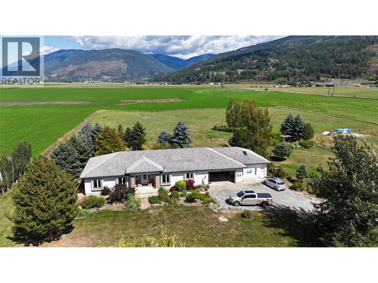 Photo 8 of 710 Indian Road, Creston BC