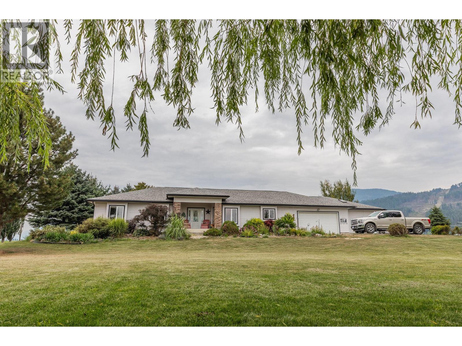Photo 2 of 710 Indian Road, Creston BC
