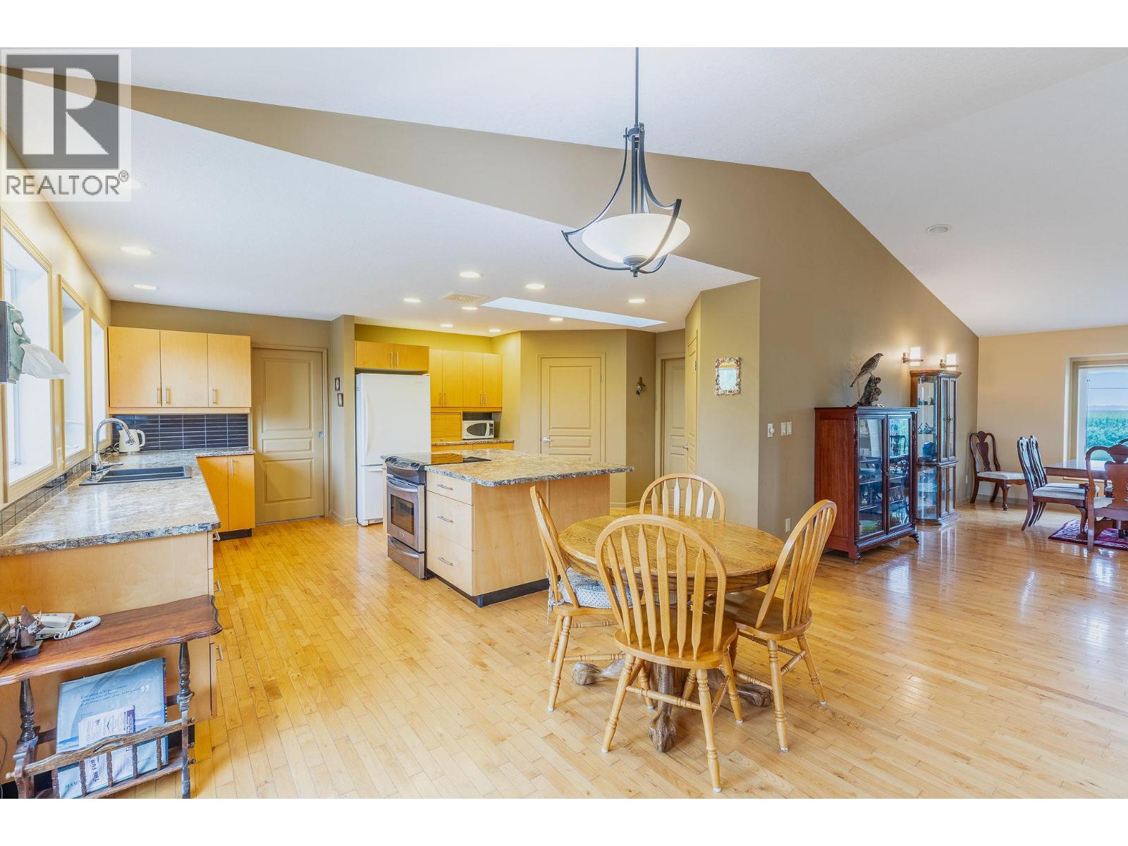 Photo 17 of 710 Indian Road, Creston BC