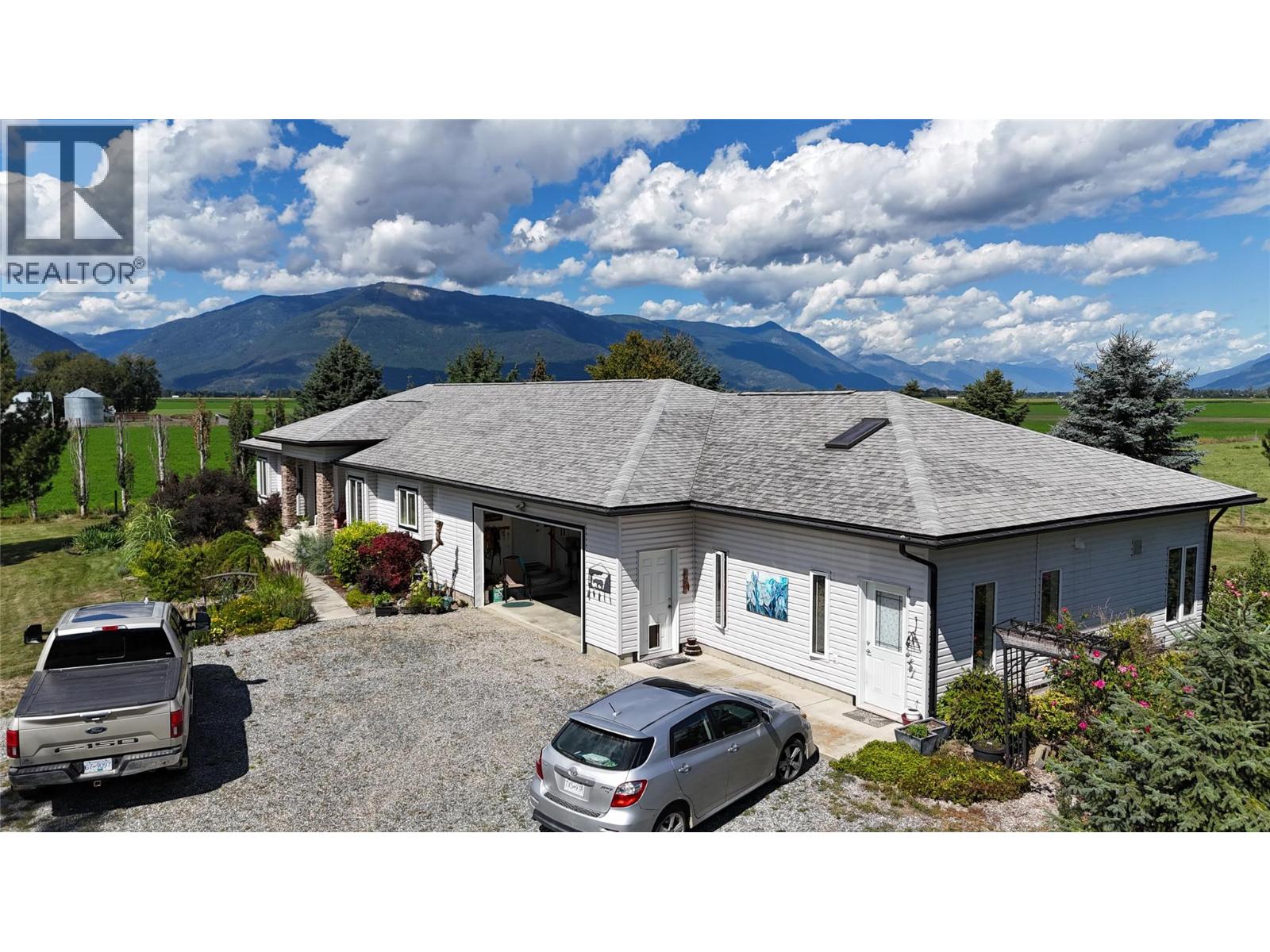 Photo 3 of 710 Indian Road, Creston BC