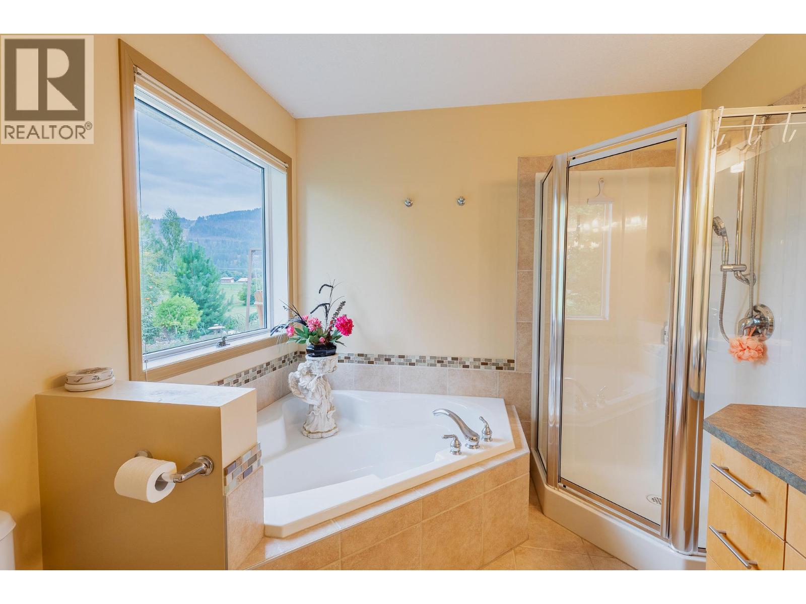 Photo 32 of 710 Indian Road, Creston BC