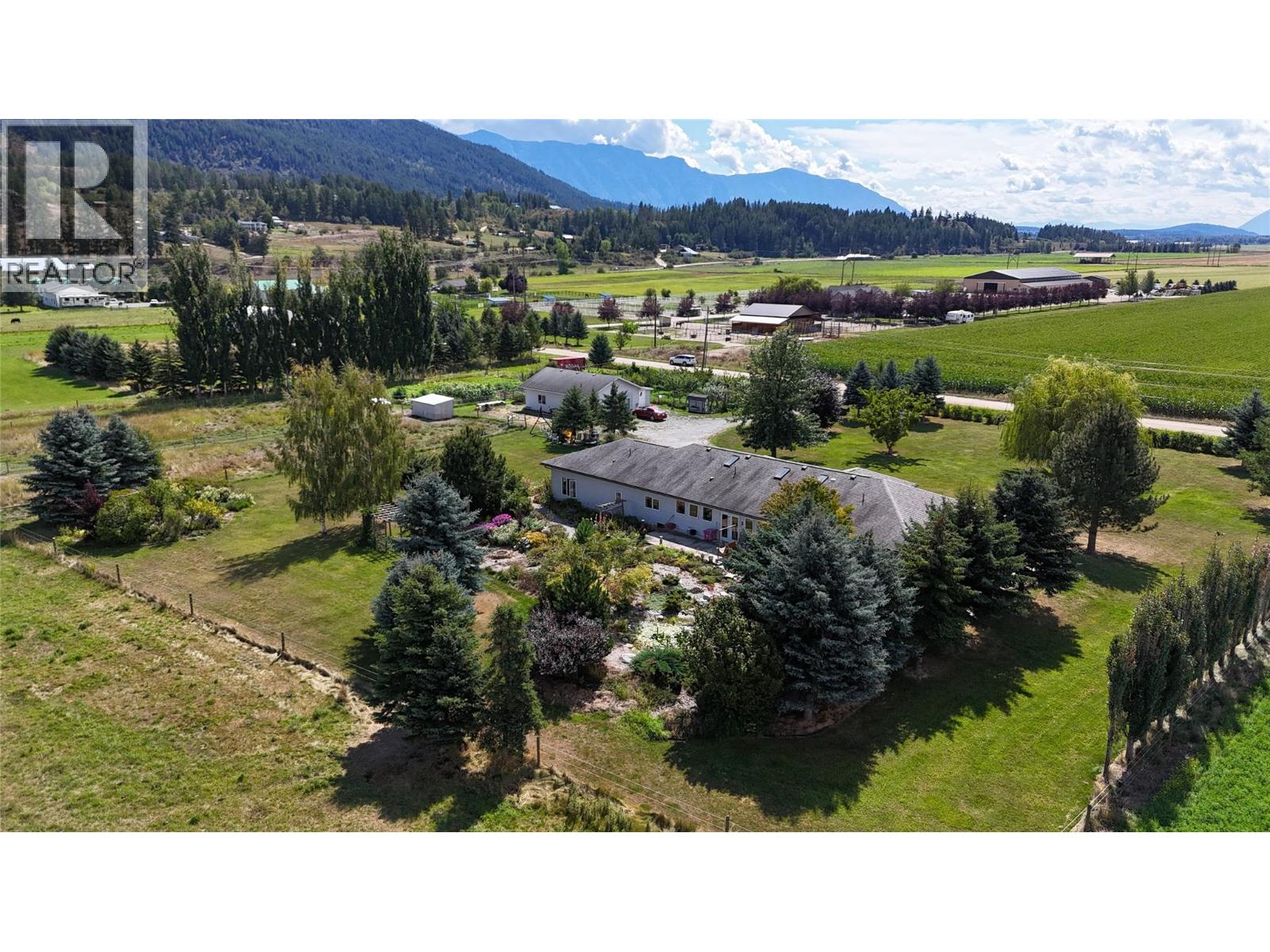 Photo 11 of 710 Indian Road, Creston BC