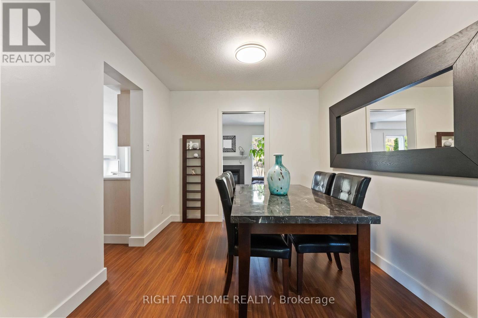 Photo 10 of 142 Blackdome Crescent, Ottawa ON