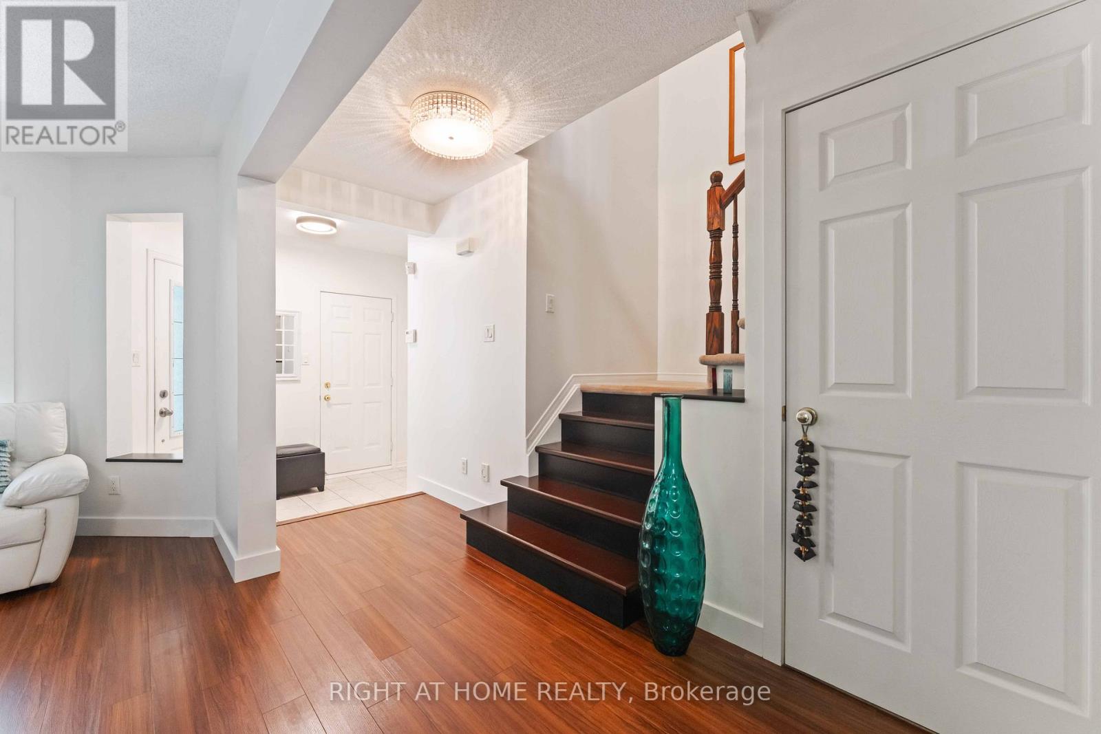 Photo 13 of 142 Blackdome Crescent, Ottawa ON