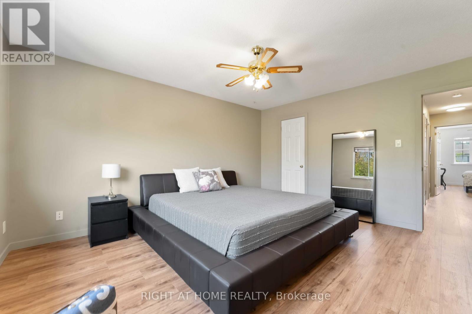 Photo 16 of 142 Blackdome Crescent, Ottawa ON